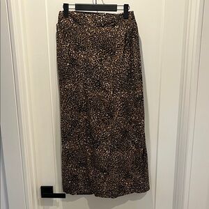 Old Navy Leopard Print Maxi Skirt w/ Elastic Stretchy Back & Pockets